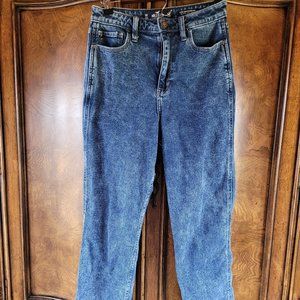 Hollister Ultra High Rise Mom Jeans